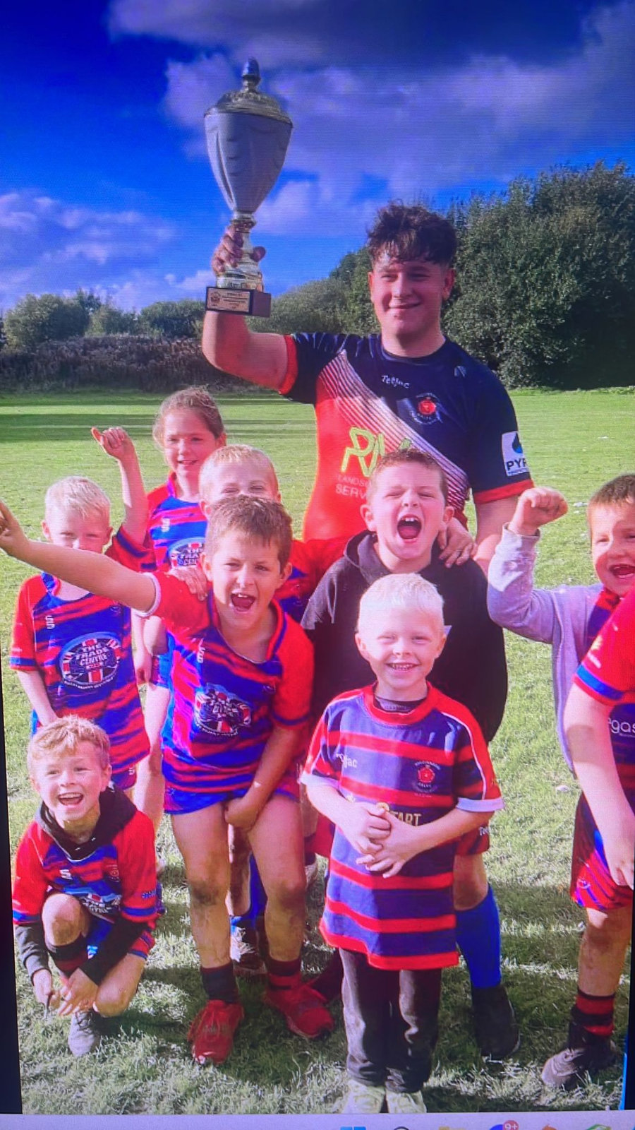 Under 9s mascots at the cup final